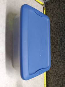lot 3040 image: Sterilite Blue Hinged Storage Container Latch Lid