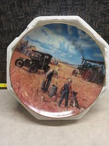 lot 3059 image: Enesco Bountiful Harvest Plate No. 22860 Farming the Heartland
