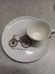 lot 3089 image: Duryeas Motor Wagon 1895 Teacup and Saucer Set