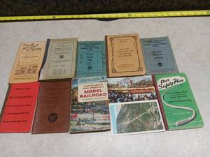 lot 3097 image: Lot of 11 Railroad Company Manuals and Records 1919-1945