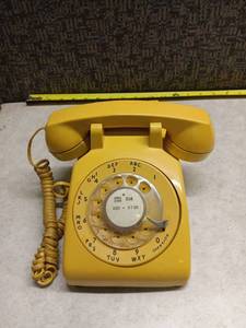 lot 3106 image: Western Electric Bell System Rotary Telephone Yellow 500 DM