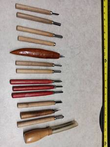 lot 3143 image: Lot of Wood Handle Carving Chisels Gouges Hand Tools