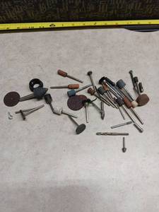 lot 3146 image: Rotary Tool Accessory Set 30 Pieces Grinding Sanding Polishing Bits