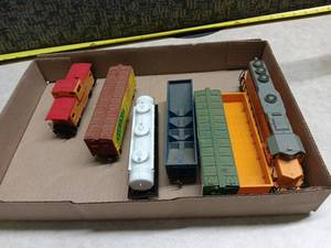lot 3153 image: Lot of 7 HO Scale Model Railroad Cars Locomotives