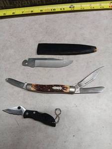 lot 3157 image: Knife Lot 3 Pocket Knives Fixed Blade Folding