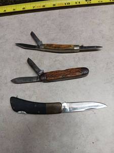 lot 3158 image: Lot of 3 Folding Knives with Wood Handles