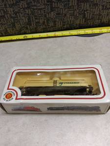 lot 3162 image: Bachmann HO Scale Cyanamid Tank Car Model Train