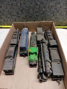 lot 3183 image: Lot of Model Train Locomotives Union Pacific Burlington Northern Cheyenne