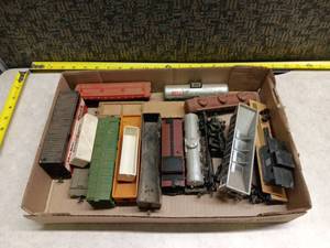 lot 3184 image: Model Train Car Lot Boxcar Tanker Reefer Freight Cars