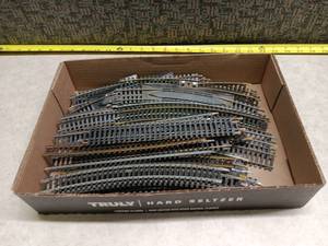 lot 3197 image: Model Train Tracks 2 sets