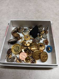 lot 3199 image: Lot of MilitaryRailroad Buttons and Insignia Badges