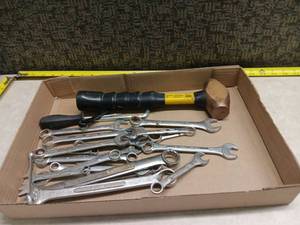 lot 3207 image: Hand Tool Set Combination Wrenches Hammer Lot