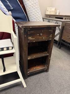 lot 101 image: Single drawer rustic end table 32 x 20 x 16 in