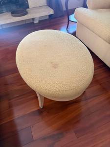 lot 402 image: Charter Furniture  Corporation yellow upholstered ottoman 18 x 38 x 26 in