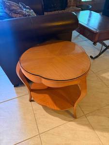 lot 418 image: 2-tier side table with glass top 25 x 24 x 24 in