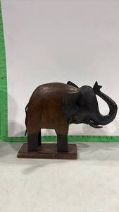 lot 1000 image: Elephant Figurine Sculpture made of Iron and Wood