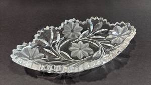 lot 1013 image: Floral Design and Scalloped Edge Bowl