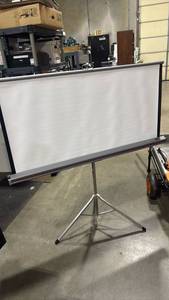 lot 1049 image: Vomiti Daylite Portable Projection Screen Tripod Stand