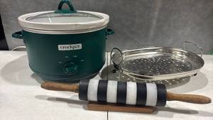 lot 1052 image: Crockpot Slow Cooker with Steamer Rack and Rolling Pin