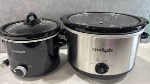 lot 1074 image: Crock-Pot Slow Cooker Lot 2 Units Low High Warm Setting