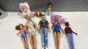 lot 1094 image: Doll Lot 5 Fashion Dolls, 2 Dogs, 1 Small Doll, Accessories