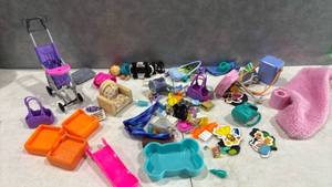 lot 1096 image: Barbie accessory lot