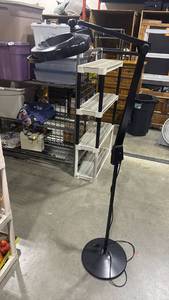 lot 1104 image: Floor Stand Magnifying Lamp with Magnifier Lens and Power Switch