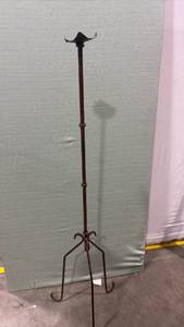 lot 1105 image: Floor-Standing Metal Candle Holder 5 ft