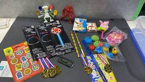 lot 2055 image: Assorted toys
