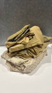 lot 4007 image: King Flat, Fitted and Pillow Cases