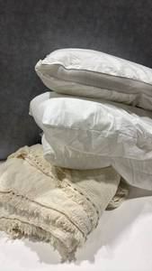 lot 4008 image: Three Pillows with King Bed Spread with fringe