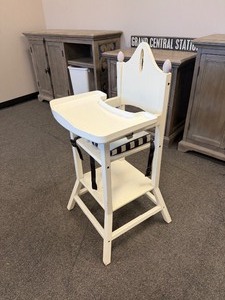 lot 102 image: White high chair