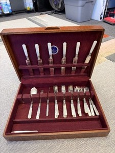 lot 304 image: Mother of Pearl with sterling silver bands flatware in box