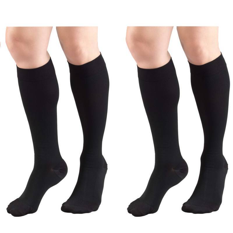 lot 39324 image: Truform 30-40 mmHg Compression Stockings for Men and Women, Knee High Length, Closed Toe, Black, 3X-Large - Retail $21