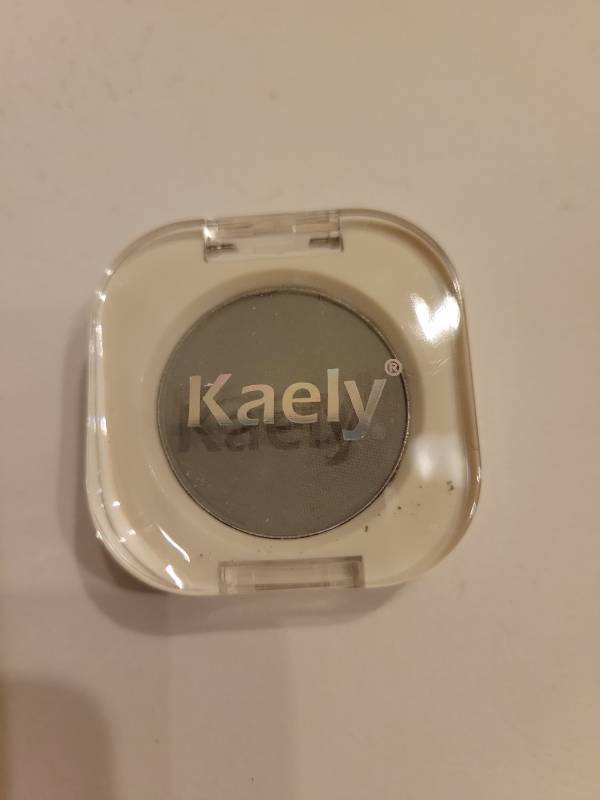 lot 73717 image: Eyeshadow 28 Smoky Gray - Retail $7