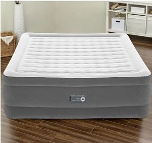lot 39727 image: BESTWAY Air Mattress, 76x56x20, VISIBLE USE, Needs Cleaning. - Retail $60