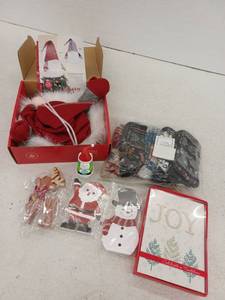 lot 12827 image: Christmas Decor Lot