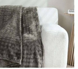 lot 12860 image: Monte & Jardin Jacquard Throw Blanket 60 x 70 in Sage Green Polyester