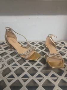 lot 2264 image: Size 11 Gold Heels Pre Owned  - Retail $0