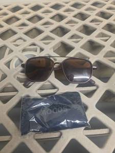 lot 2265 image: Sunglasses  - Retail $0