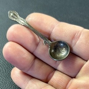 lot 49 image: 9.25 Vintage Southern Colonial Sterling Silver Salt Spoon Brooch
