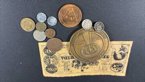 lot 58 image: Lot of Mixed Currency Coins and Commemorative Medals