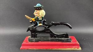 lot 65 image: Vintage Cast Iron Nutcracker