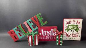 lot 81 image: Glitter Christmas Decor Bundle