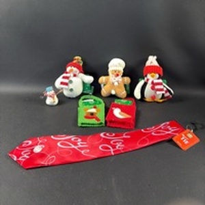 lot 91 image: Gift Card PlushiesFelt Bags And Musical Tie