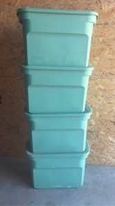 lot 210 image: 4 Matching Lidded Totes