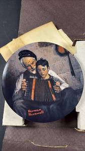 lot 104 image: Knowles Norman Rockwell Decorative Plate