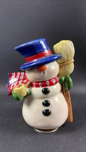 lot 123 image: Vintage Enesco Musical Winter Figurine Plays Frosty the Snowman