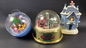 lot 133 image: Vintage Animated Ornaments and Moving Parts Decor by Hallmark and ERTL