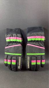 lot 135 image: Conroy Water Proof Gloves with High Visibility Stripes Pair Mens M